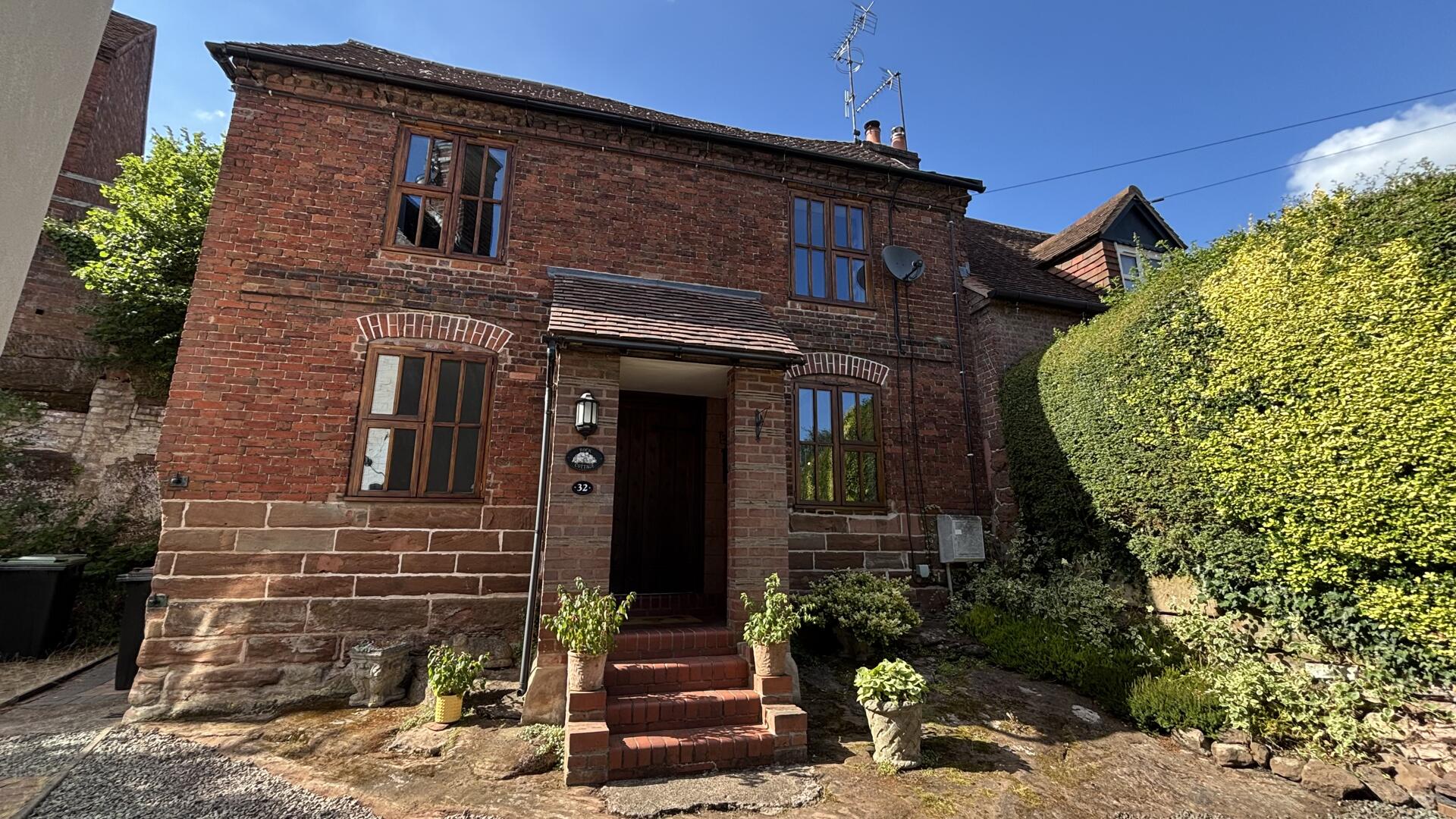 4 bed property in Queens Hill, Stourbridge